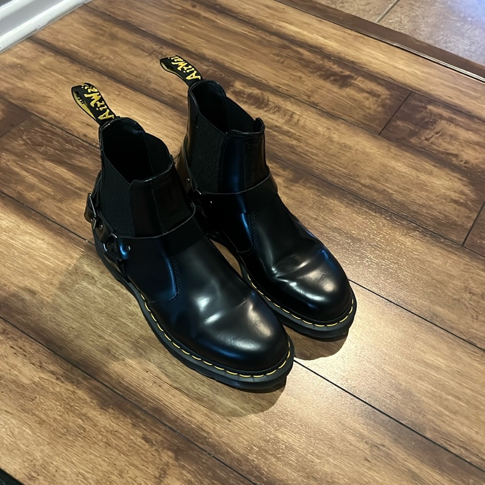 Dr. Marten Wincox Mid Boot